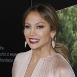 Jennifer Lopez enregistre un duo avec Chris Brown