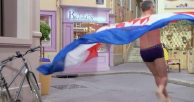 Plus belle la vie : un acteur nu après la finale des Bleus (VIDEO)