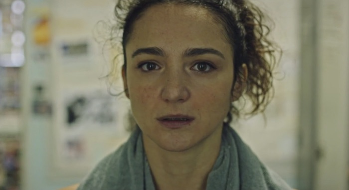 Plus belle la vie en avance : Emma craque (vidéo PBLV épisode n°4208)
