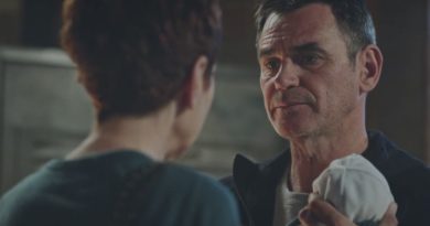 EXCLU Plus belle la vie : Manon embrasse Patrick, Emma s'en va, Kévin se fait tirer dessus (infos PBLV)
