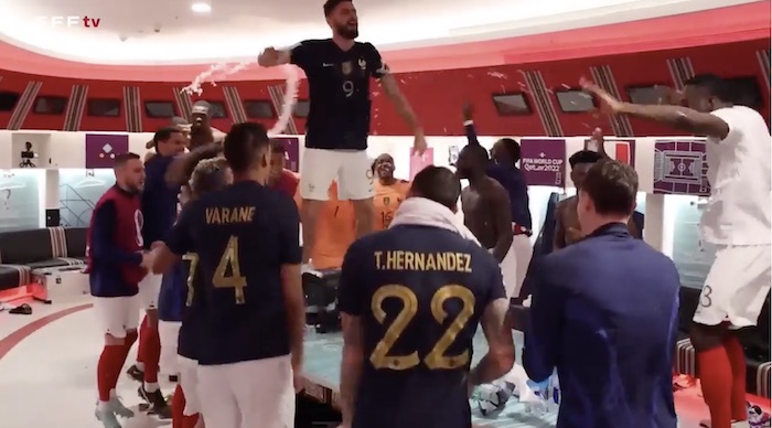 Coupe du Monde 2022 : la fête des Bleus dans les vestiaires après la victoire (VIDÉO)