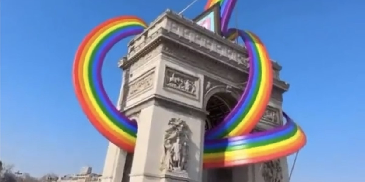 L’Arc de Triomphe est-il recouvert d'un arc-en-ciel ? La vidéo qui fait le buzz