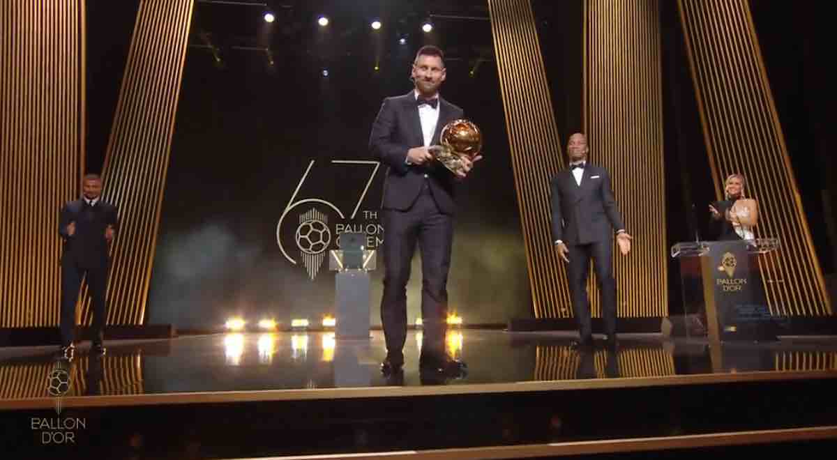 Ballon d'Or : Lionel Messi sacré pour la 8ème fois (VIDÉO)