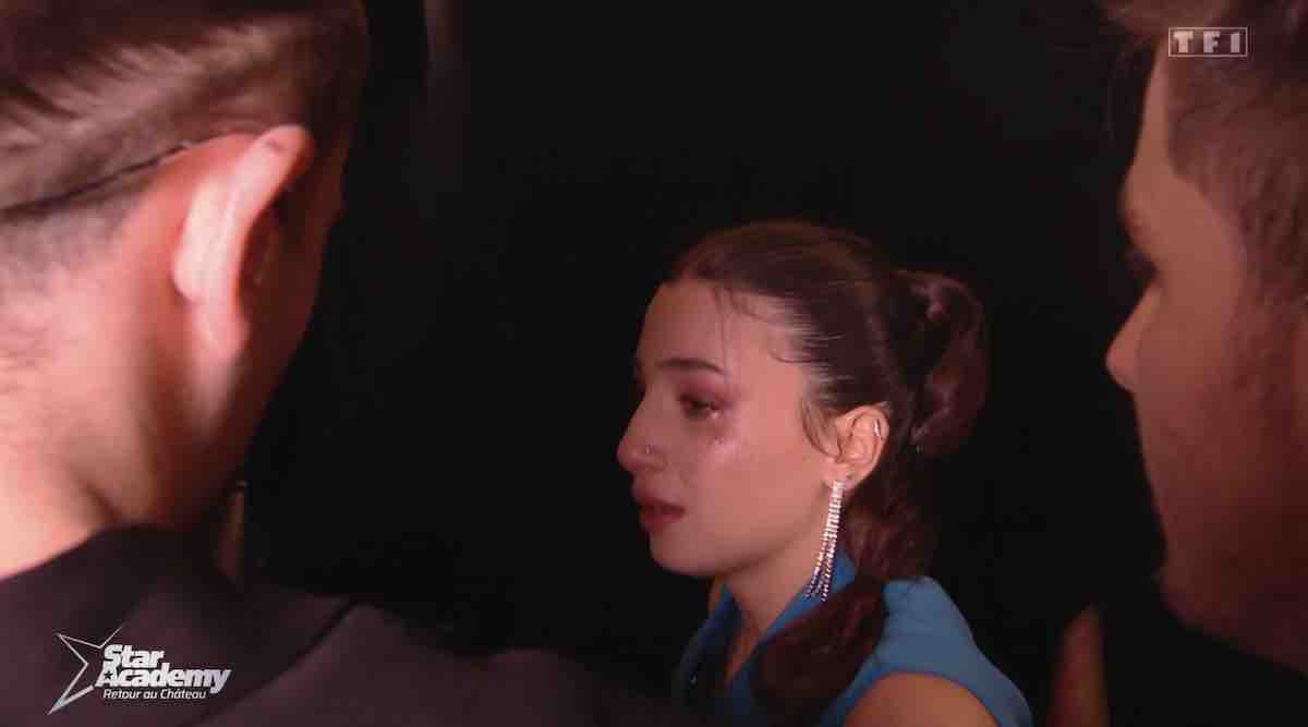 Star Academy : Lénie effondrée après son élimination, elle boude Nikos et le public (VIDÉO)