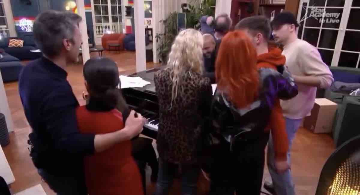 Star Academy : Lucie Bernardoni et Michaël Goldman en couple ? Moment complice au château (VIDÉO)