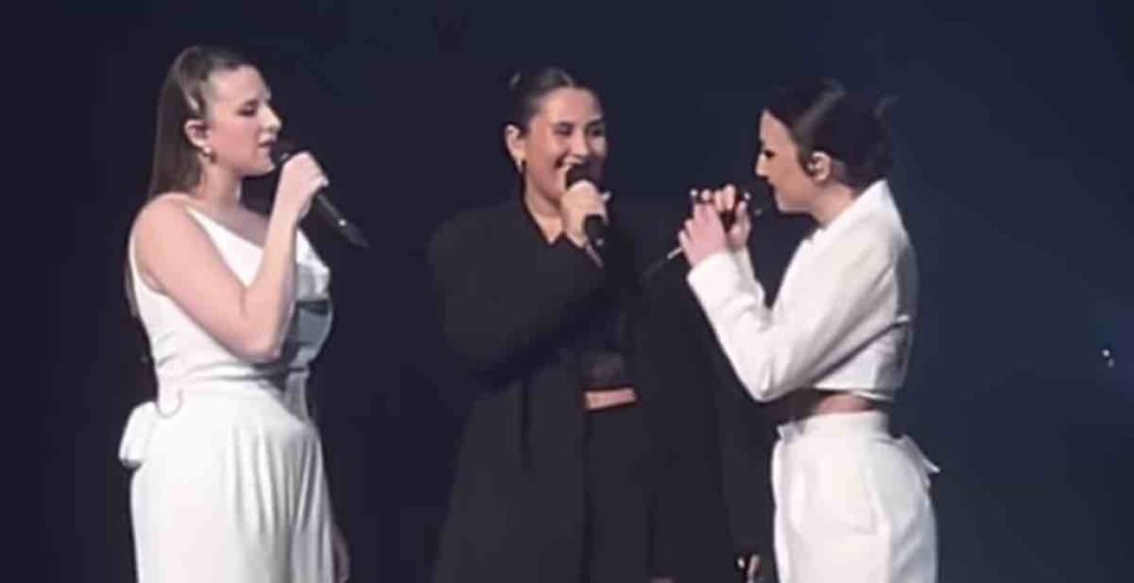 Tournée Star Academy : Clara était sur scène à Paris (VIDÉOS)