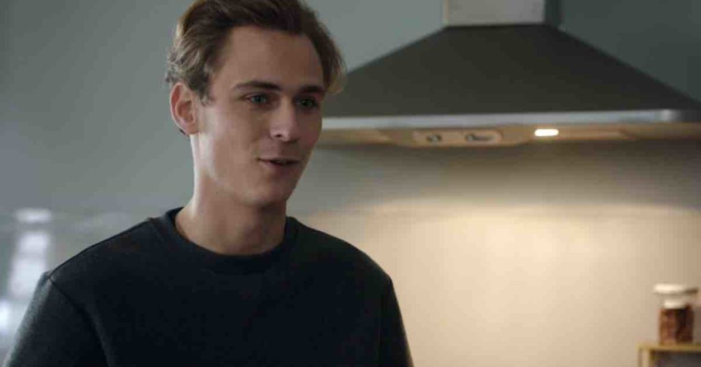 Demain nous appartient spoiler : Bart ment à Sara et Roxane... (vidéo épisode du 11 avril)