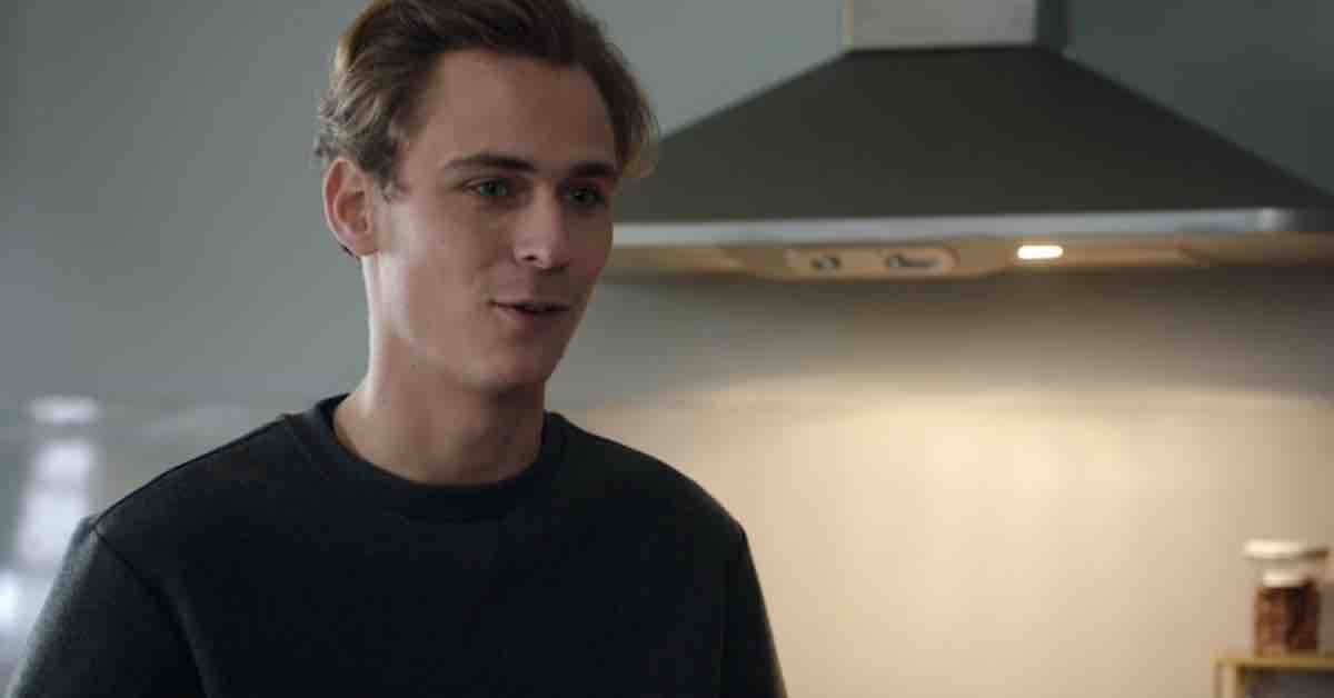 Demain nous appartient spoiler : Bart ment à Sara et Roxane... (vidéo épisode du 11 avril)