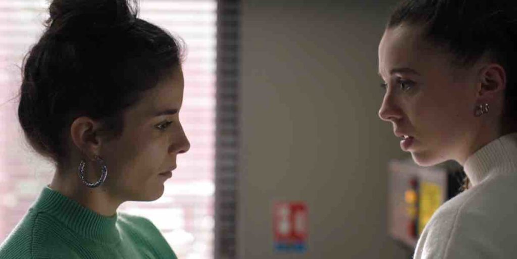 Demain nous appartient spoiler : Sara bouleversée face à Roxane qui... (vidéo épisode du 25 avril)