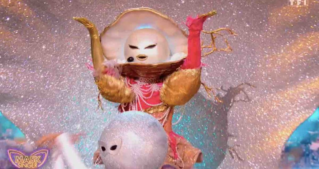 Mask Singer : Jenifer sous le masque de la Perle ? Récap des indices