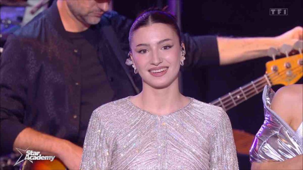 Star Academy : Lénie sort son nouveau single "Domino" (VIDÉO)
