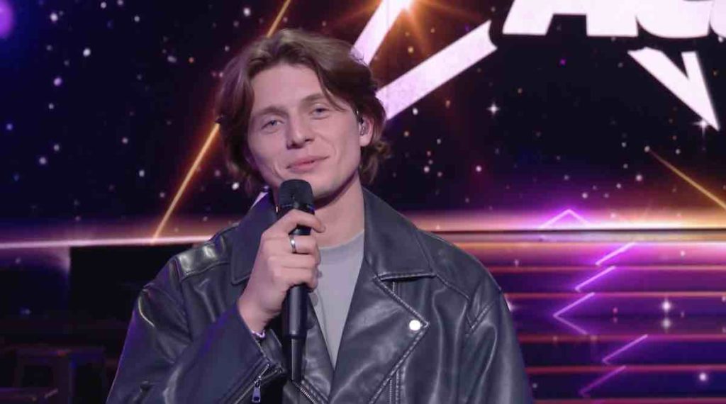 Ulysse de la Star Academy sort son single "Fou" !