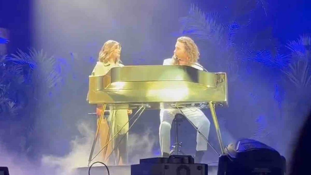 Star Academy : Marine a rejoint Julien Doré sur scène à Lille (VIDÉO)