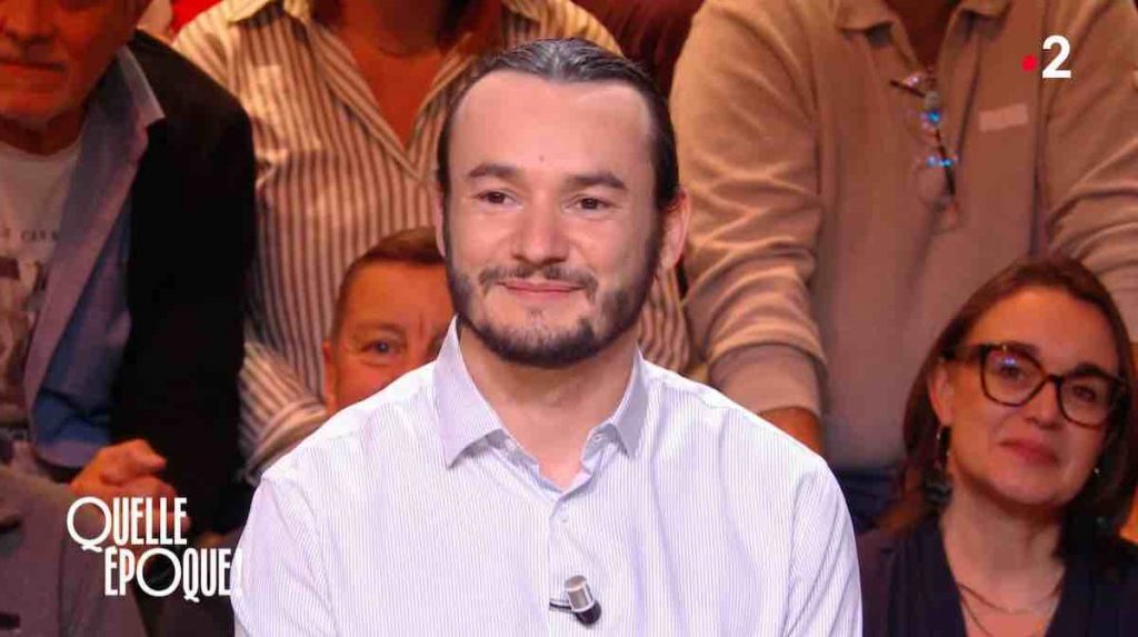 N'oubliez pas les paroles : Benoit fait son coming-out dans "Quelle époque" (VIDÉO)