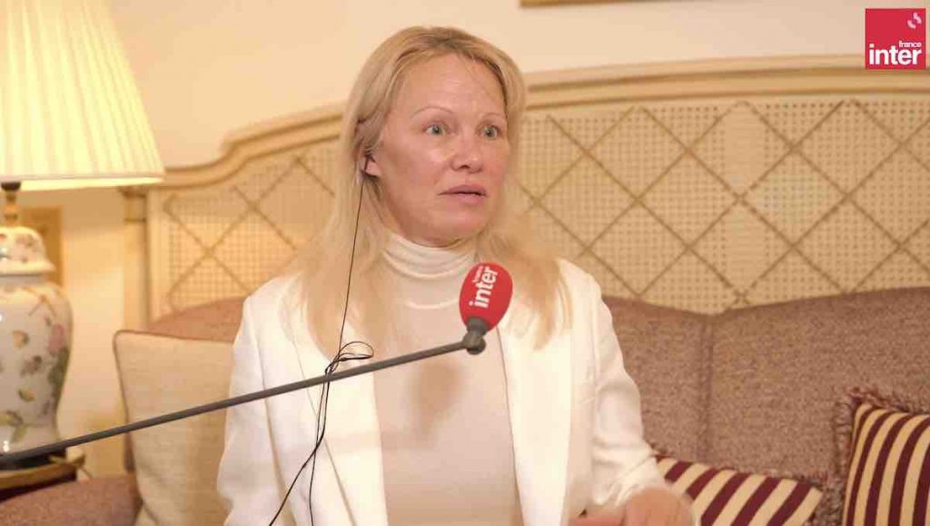 Pamela Anderson se confie : "Je croyais que c'était la fin de ma carrière" (VIDÉO)