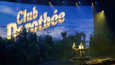 Julien Doré invite Dorothée sur la scène de l'Accor Arena (VIDÉO)
