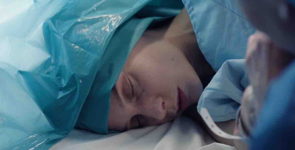 Plus belle la vie spoiler : Carteron abandonne Léa et prend la fuite en plein opération ! (10 avril 2025)