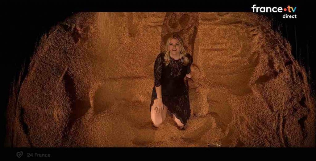 Louane sort du silence après sa défaite à l’Eurovision : « Je suis fière de vous avoir représentés »