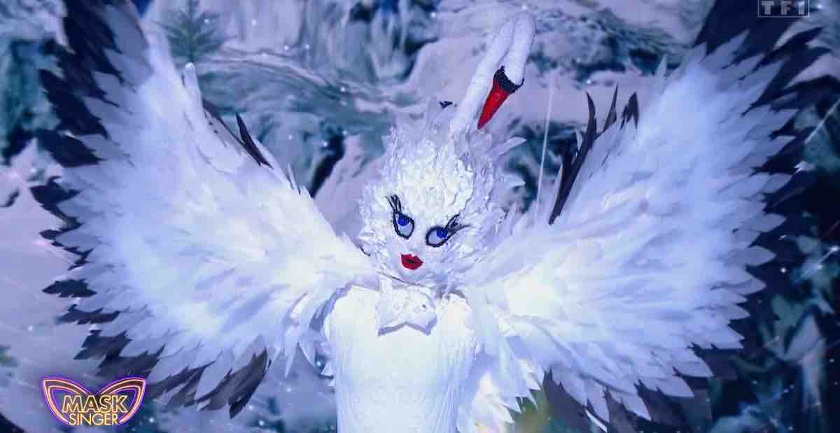 Mask Singer : qui se cache sous le Cygne ? Le point sur les indices et notre prono !