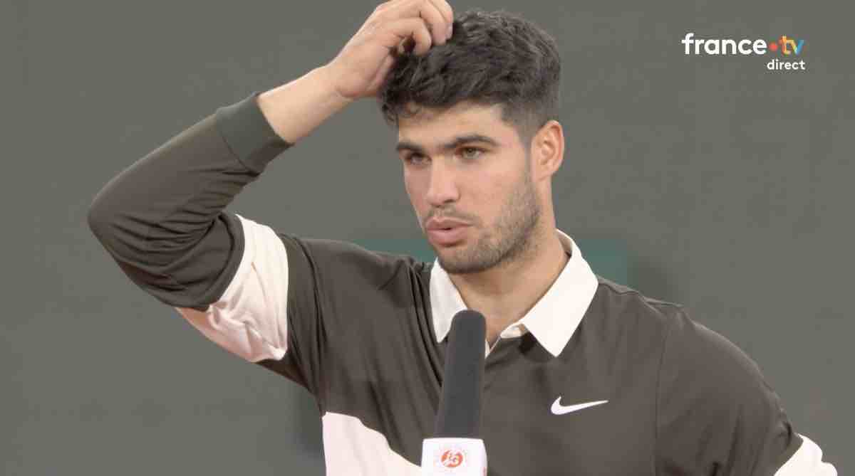 Roland-Garros 2025 : Carlos Alcaraz se qualifie pour la finale après l’abandon de Lorenzo Musetti