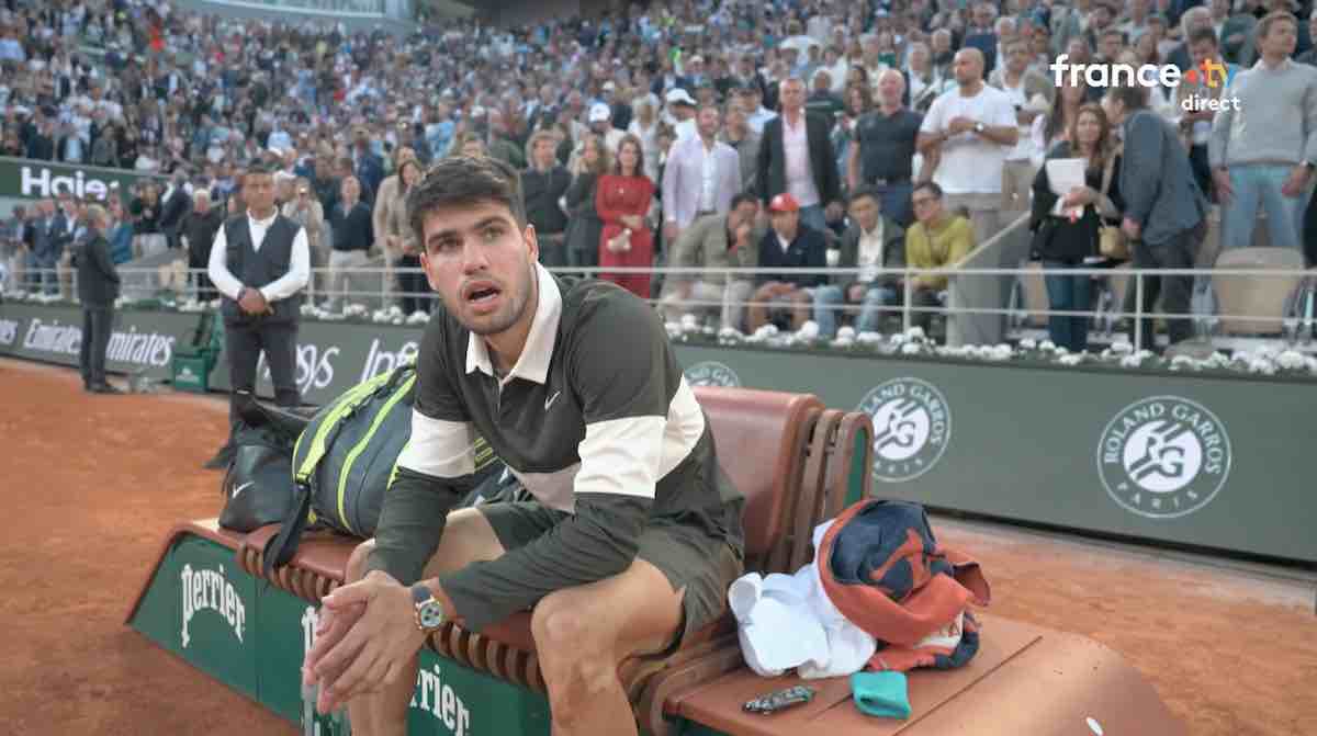 Carlos Alcaraz triomphe à Roland‑Garros après un match mythique en 5 sets contre Jannik Sinner