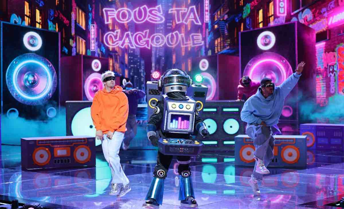 Mask Singer 2025 : qui se cache sous le costume du DJ ? Menez l'enquête et piégez Camille Combal et les enquêteurs !