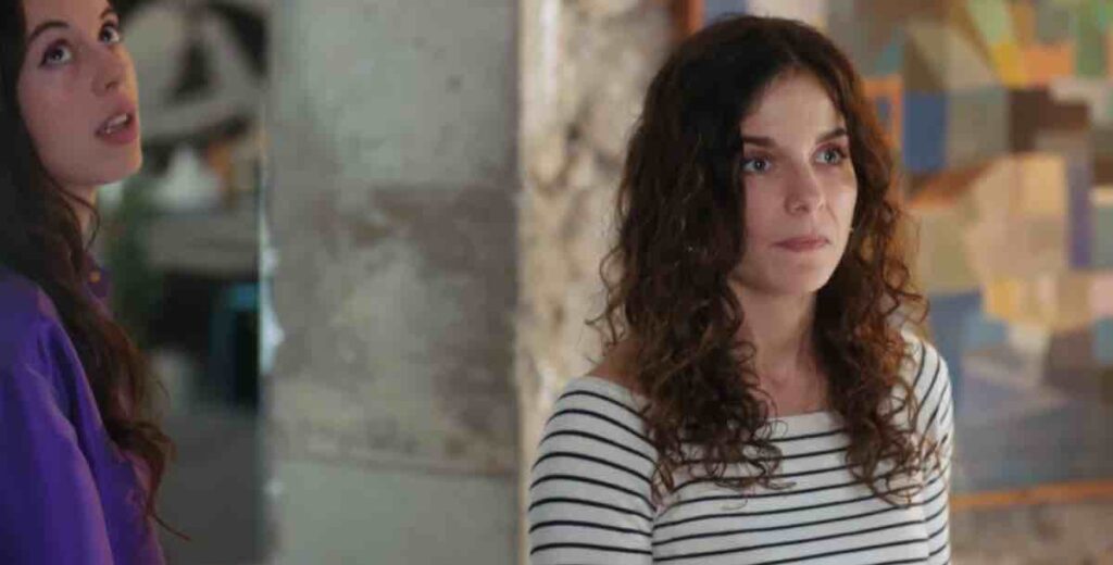 Demain Nous Appartient spoiler : Roxane et Sara sous le choc, elles découvrent... (vidéo épisode du 10 mars)