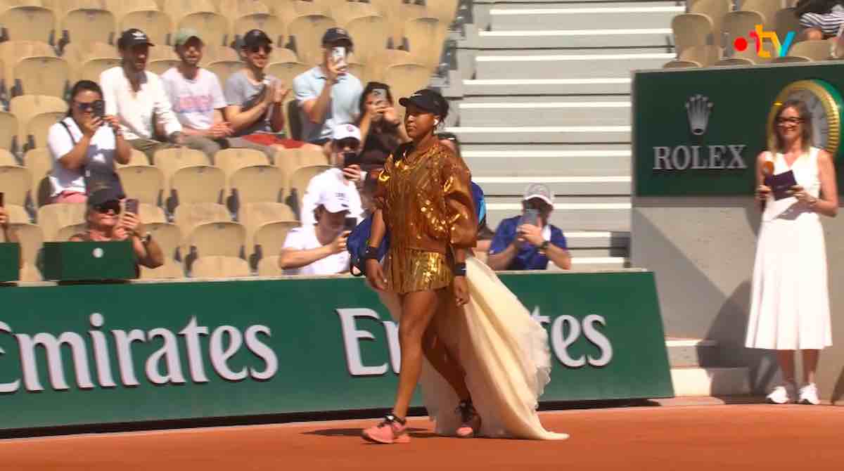Naomi Osaka : sa tenue fait polémique ce jeudi à Roland-Garros (VIDÉO)