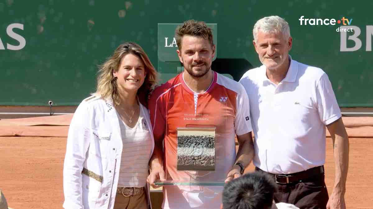 Roland-Garros dit adieu à Stan Wawrinka, submergé par l’émotion (VIDÉOS)
