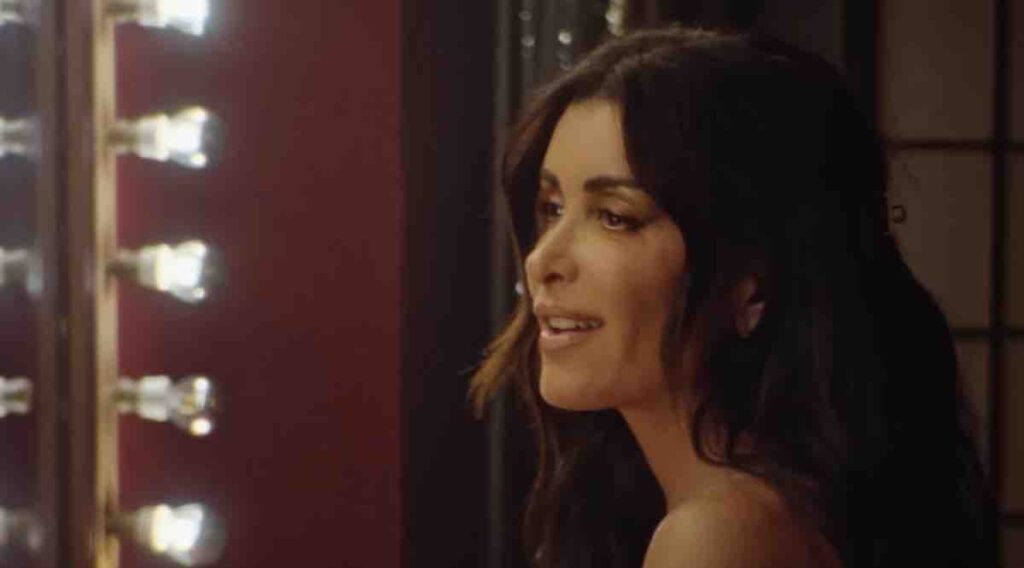 Jenifer dévoile son nouveau single « Mourir sur scène » (VIDÉO)