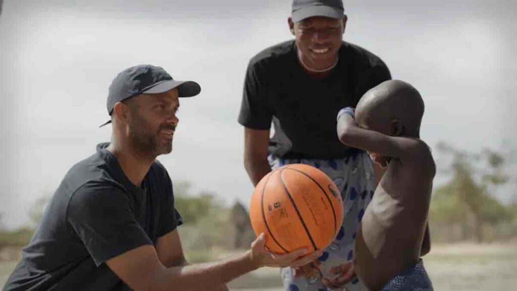 Rendez-vous en terre inconnue du 29 septembre : ce soir Tony Parker chez les Ovakuvale (vidéo)