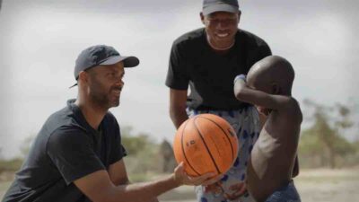 Rendez-vous en terre inconnue du 29 septembre : ce soir Tony Parker chez les Ovakuvale (vidéo)