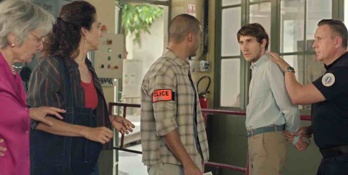 Plus Belle La vie spoiler : Édouard arrêté, Chloé fait tomber la savonnerie, Emma sous le choc ! (16 octobre 2026)
